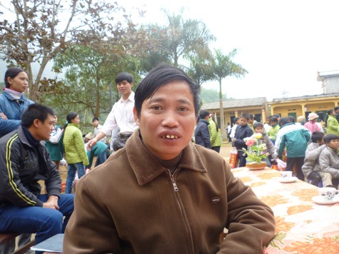 Thầy giáo Hà Quang Sỹ, Hiệu trưởng trường Tiểu học Vinh Tiền. (Ảnh Thu Hòe)